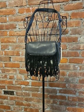 Fringe Crossbody Bag  In Black - Stylish Women's Shoulder Purse